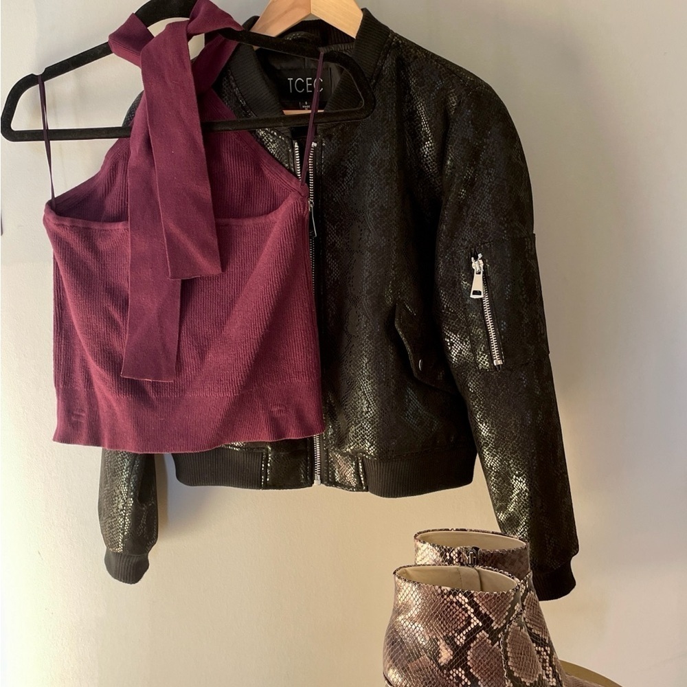 Tcec Black Snakeskin Pattern Crop Jacket Size Sma… - image 3